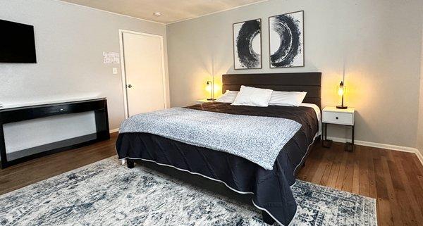 King bed
10 person stay
Hurricane, Utah
near: Zion, Sand Hollow, & so many adventures in every direction