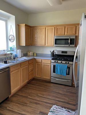 Before new counter, sink, faucet and backsplash