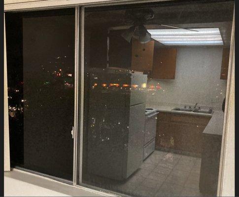 clean kitchen windows