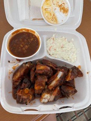 Rib tips. Beans. And slaw. Beans are okay and slaw is super creamy and not overly sweet. They are great compliments to the bbq.