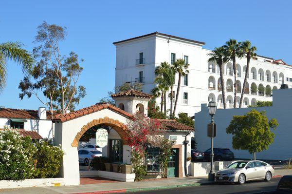 Scavenger Hunt Walking Tours - Santa Barbara