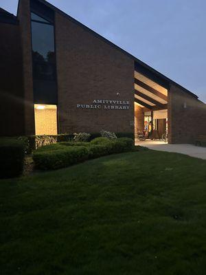 Amityville Public Library