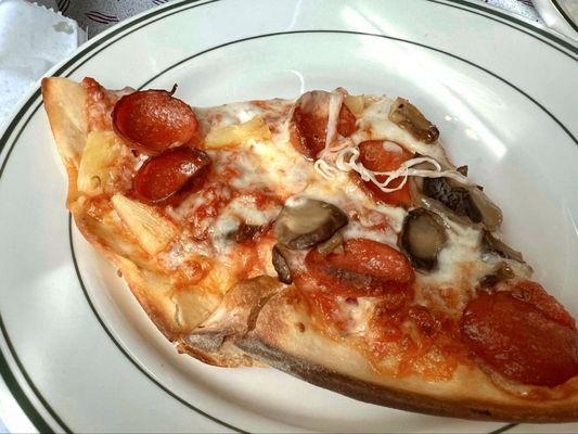 Medium half pepperoni/pineapple and half pepperoni/mushrooms