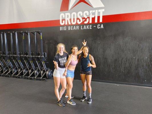 Make new CrossFit friends who dropped in from Huntington Beach! 9/3/22