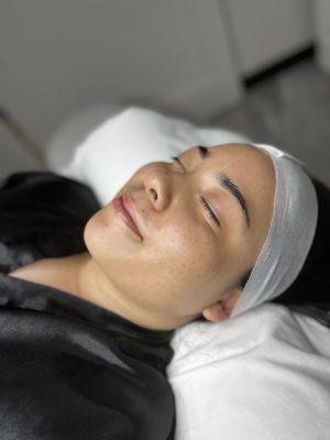 Skincare facials customized to your skin concerns. Enjoy self care while showing your skin some TLC!