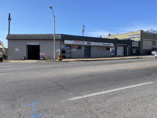 Esta fotos son de la localidad donde está situado el negocio.