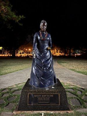 Queen Kapi'olani Statue