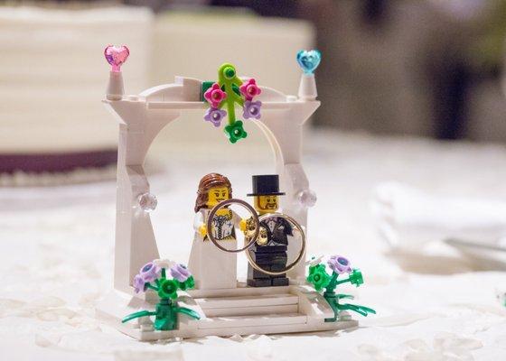 Leggo get married!