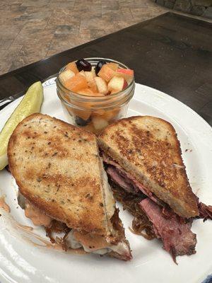 Reuben sandwich. Excellent.