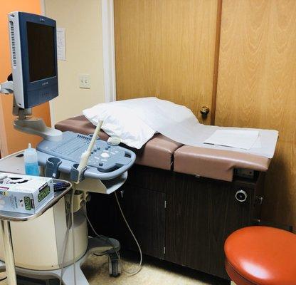 The ultrasound room. You can make an appointment for a free ultrasound.