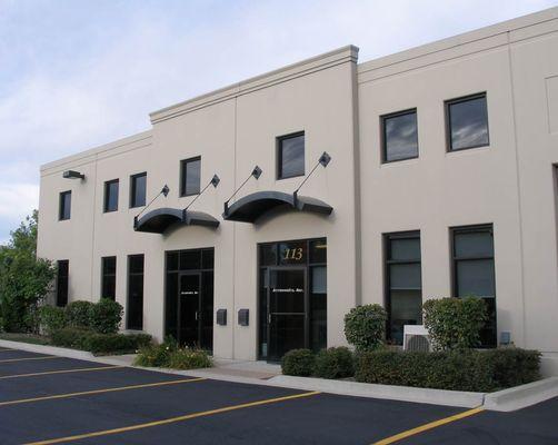 Accusonics manufactures ultrasonic tooling and sells - repairs ultrasonic welders.