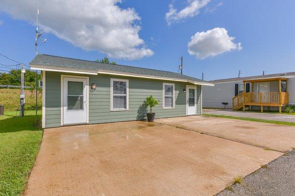 For those who are getting away to the beach or in town for work, we offer fully furnished short term housing.