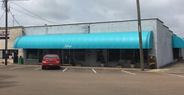Main entryway into Jefferys, located just off the west entrance onto the Bruce square.