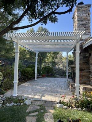 Self standing decorative picket patio