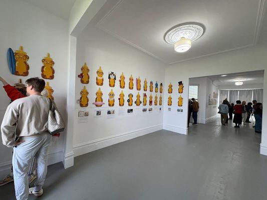 Temporary Fnnch Musuem Closeup of Fnnch honey bears through from short term exhibition in 2025 in abandoned Victorian house