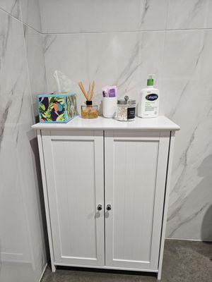 Great- smelling restroom, thanks to the diffuser. Tampons, cotton swabs, and lotion available.