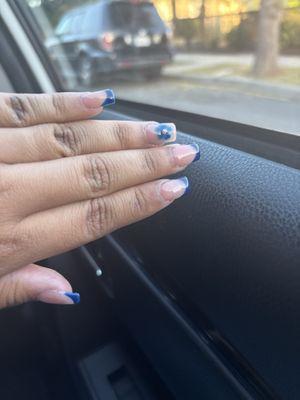 I love these nails so much they are one of the best and it didn't even take a long time like a good hour I'm in love with these