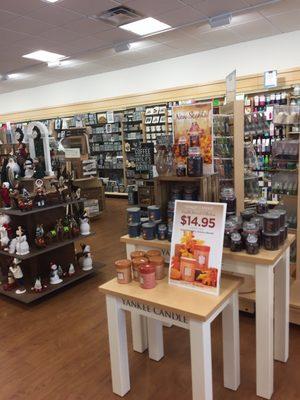 The Paper Store of Acton -- Acton Plaza : 393 Massachusetts Avenue / Route 111, Acton         Interior