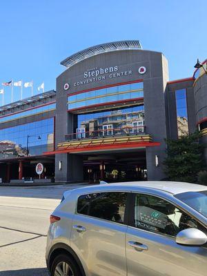 Donald E Stephens Convention Center