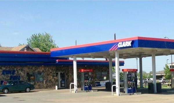Outside view of the Kwik Phil a Clark gas station.