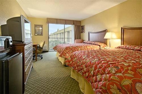BR with 2 queens looked just like this one. (Image from Priceline)