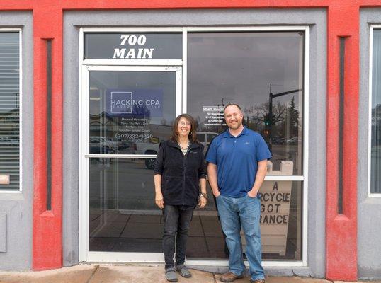 Eric & Michelle outside the front door of Smartt Insurance.