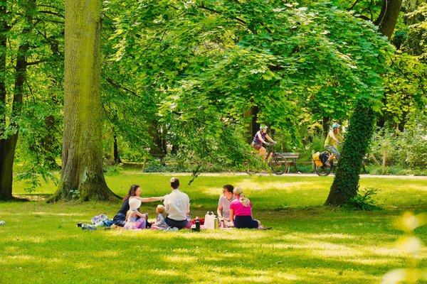 Sharone Franzen, LAc