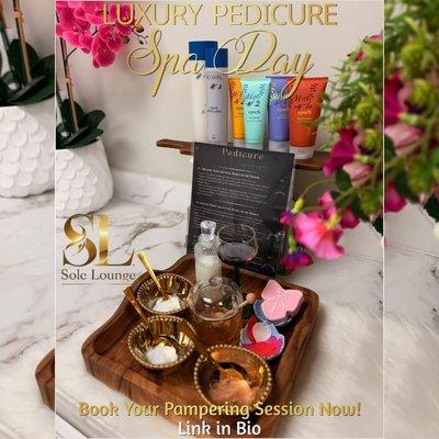 This organized pedicure tray features fresh, sterilized tools and our luxurious signature scented products maximize your relaxation.