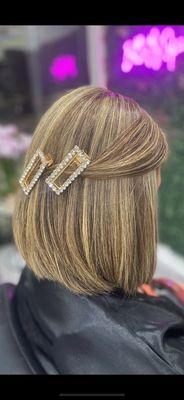 Esta clienta, se le hizo un trabajo de color, highlight,corte&Nlawer