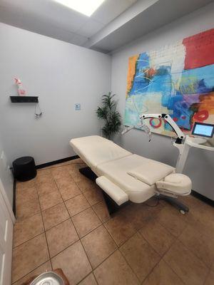 This is the poly facial as you can see they don't provide towels of clothes for you and God only knows who was laying on that chair before y