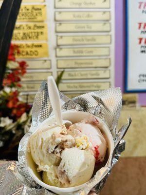 Double scoop: Caramel Pralines and New York Cherry.