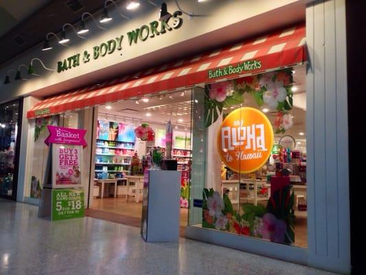 The entrance located in Monument Mall. I am adding this small town to Yelp! So much Yelp to be done! Cheers!