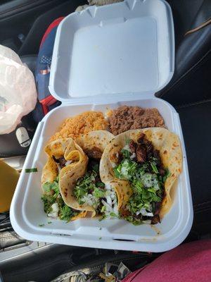 Taco's AL Pastor.....con arroz y frioles...