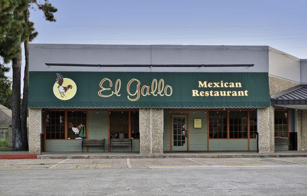 El Gallo Mexican restaurant exterior.