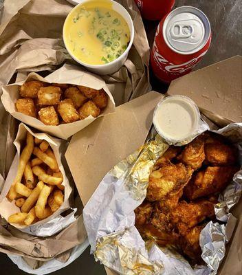 10-PIECE WINGS COMBO (Buffalo) CHILI CHEESE TOTS FRIES COKE CAN