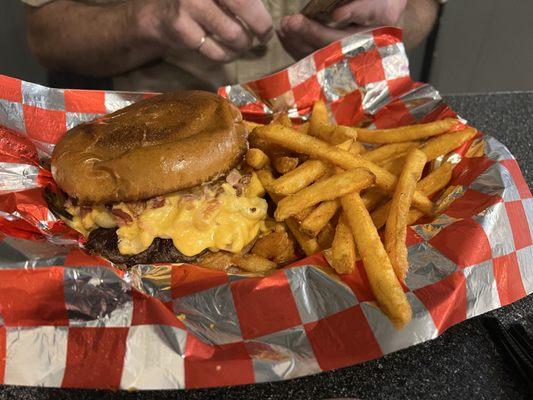 Burger, bacon Mac and Cheese, seasoned fries