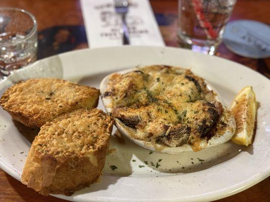 Crab stuffed mushrooms with garlic bread seemed