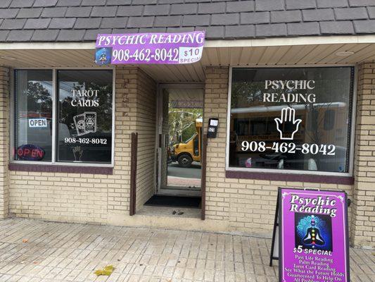 Psychic reading focuses on past present in future
