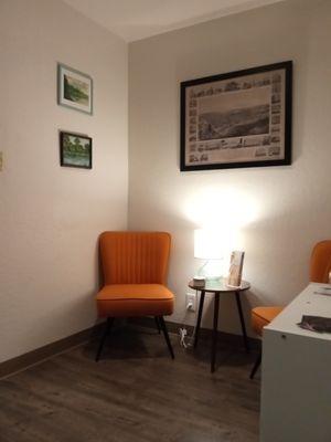 Waiting area at Colibrí Electrology.