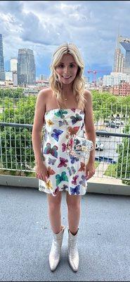 Nashville based hair stylist offering on location hair services and organic spray tans.