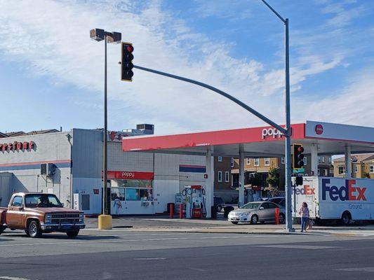 Poppy Neighborhood Market & Gas Station