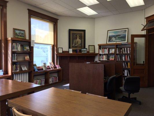 4 PCs and a few tables on the upper level