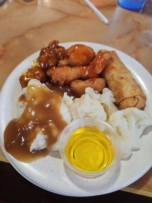 Sweet n' sour chick (8/10), eggroll (5/10), cauliflower w/ clarified butter (7/10), mashed potatoes & gravy, general tso's chick (both 7/10)