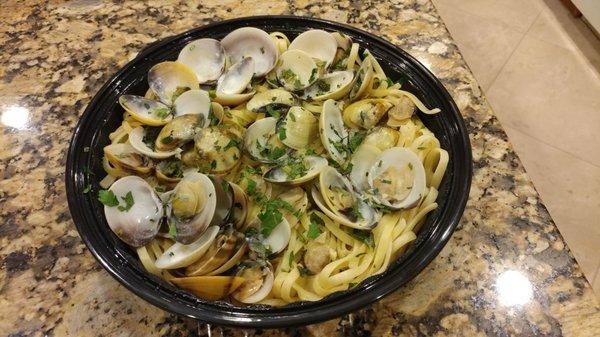 Middle neck clam with linguine white clam sauce - good but wish there were more minced clams in it