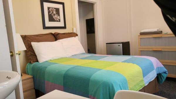 Single room w/hallway bathroom option.