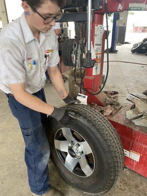 Les Schwab Tire Center