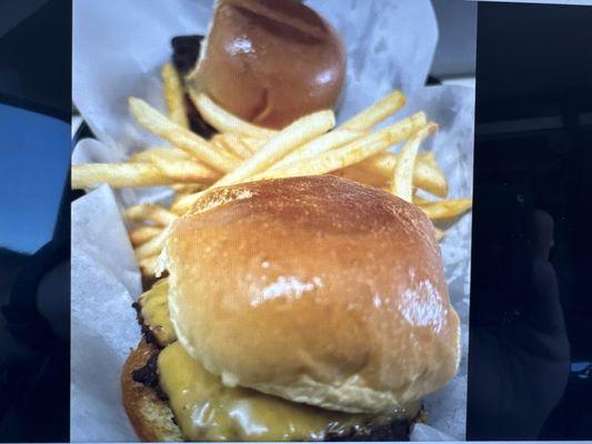 Tio G’s Burgers and Dogs