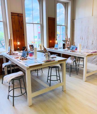 Small town art studio offering big city workshops! Monthly oil painting lessons. Weekly private lessons.