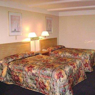 Legacy Inn Suites Wadsworth Room