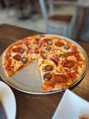 Meat pizza minus the bacon and ham. Delicious.